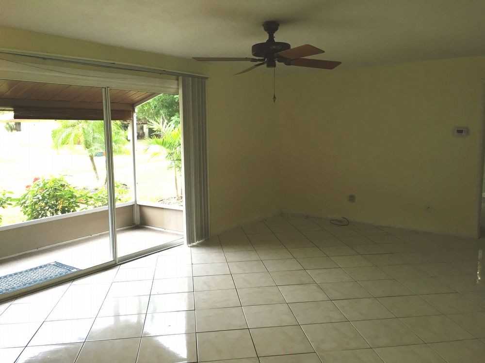 4515 Beacon Dr - Photo 3 of 9