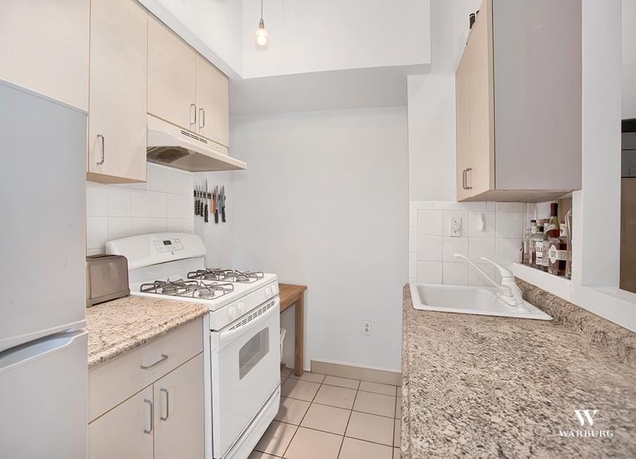 420 Clermont Ave - Photo 2 of 4