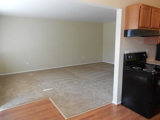 656 Lakewood Dr - Photo 2 of 2