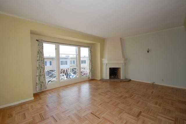 326 Oxford St - Photo 3 of 10