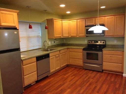 9812 NE Wygant St - Photo 3 of 10