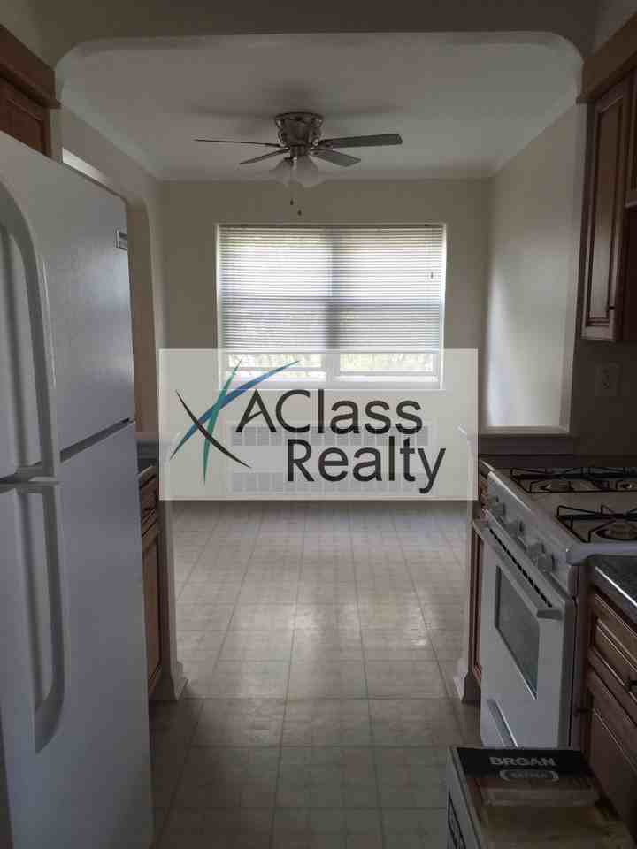 3010 50th Street - Photo 3 of 8