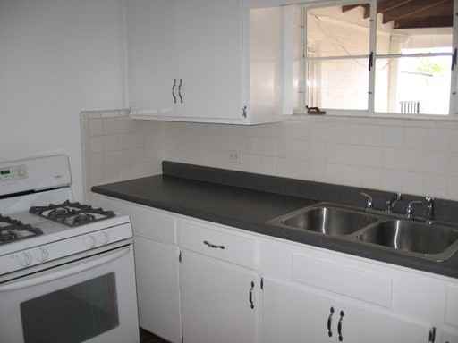 1163 N Woodland Ave - Photo 2 of 9