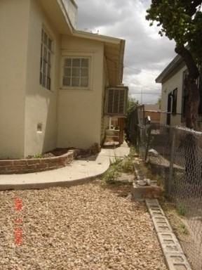 2111 San Mateo Blvd NE - Photo 2 of 9