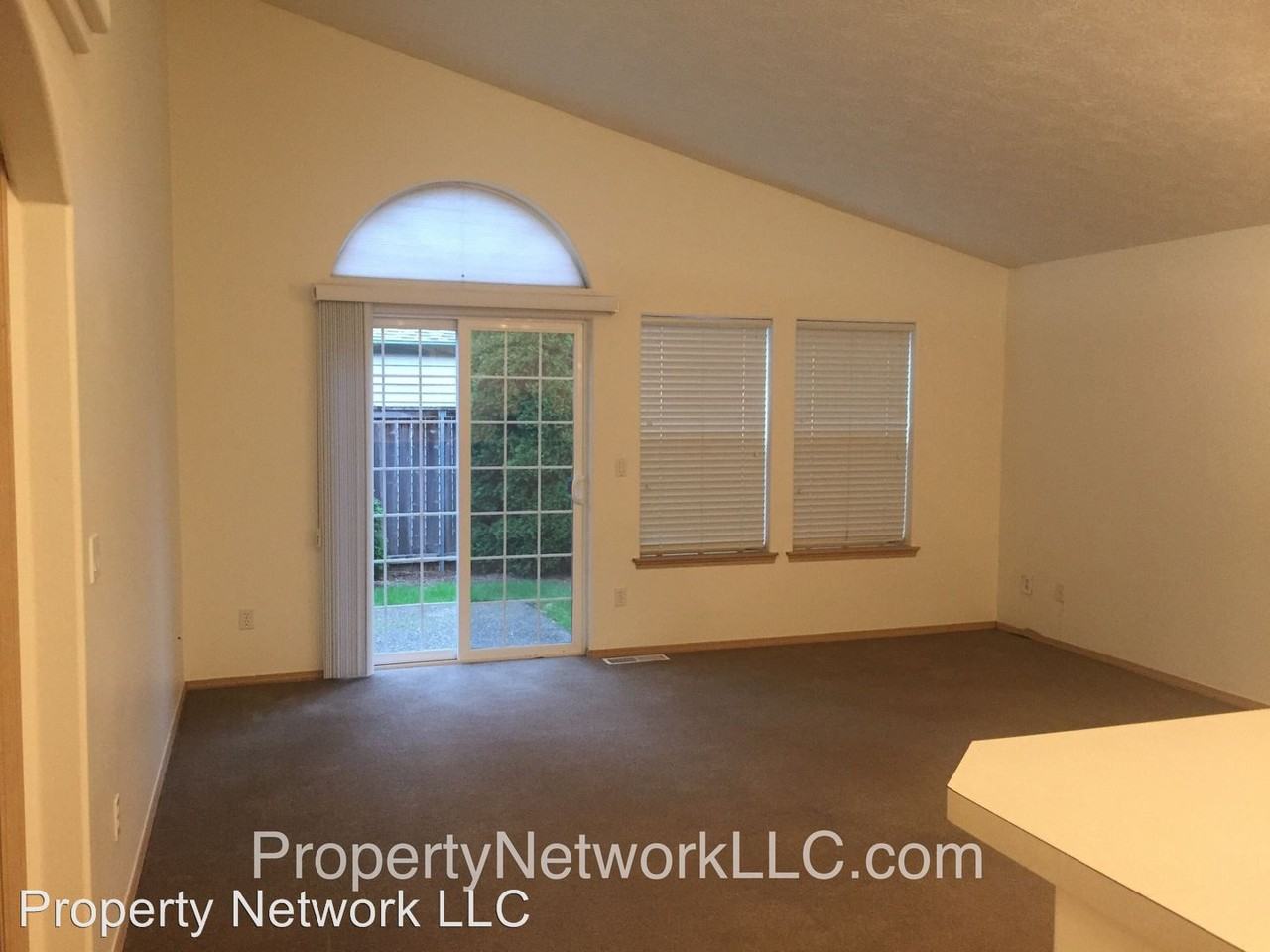 957 SW 24th St - Photo 2 of 14