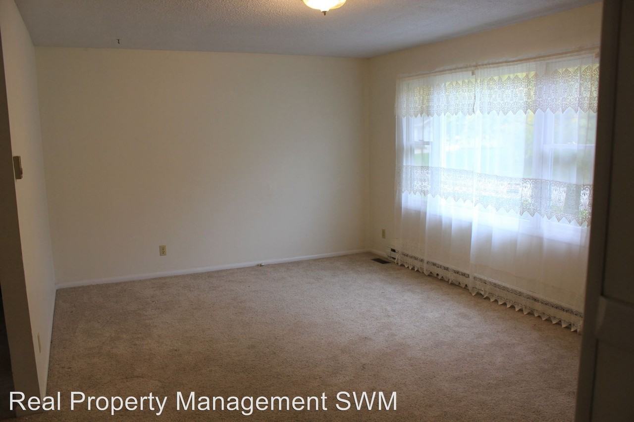 315 E Washington St - Photo 2 of 15