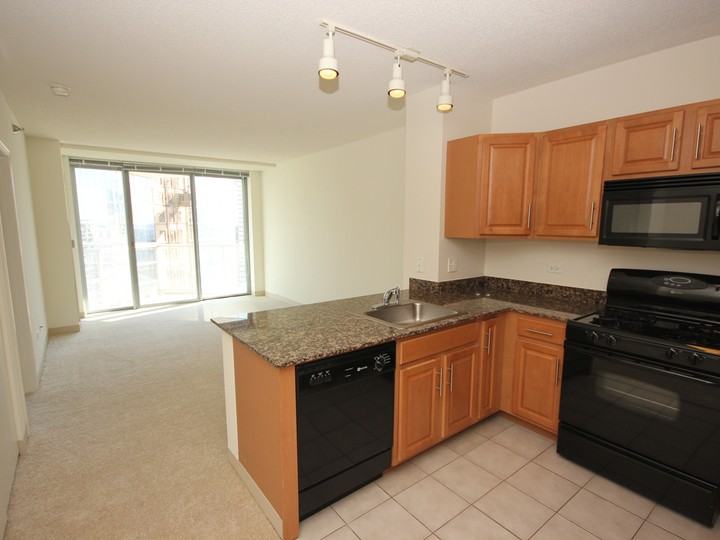 300 N Canal St #0404