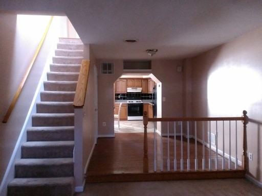 4325 Falls Rd - Photo 2 of 30