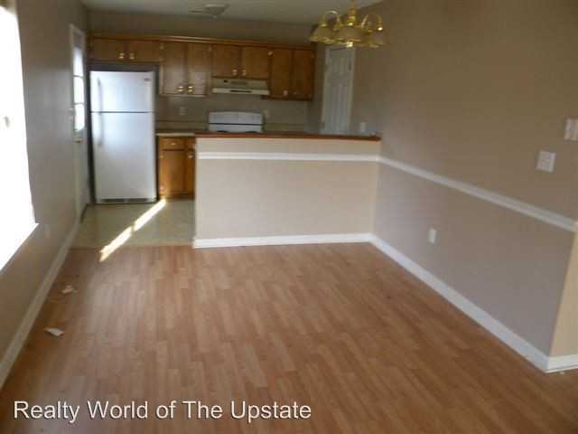 101 Creekpoint Dr - Photo 3 of 4