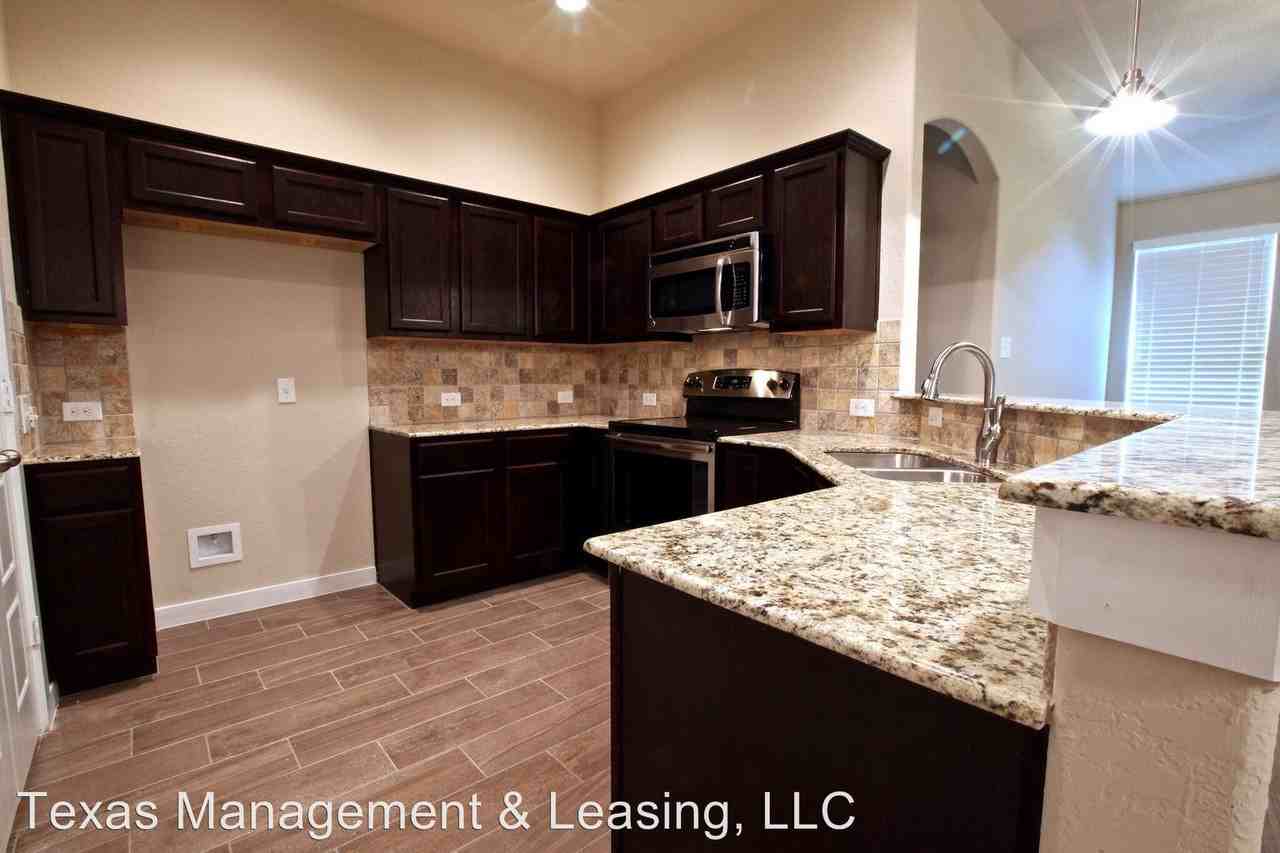 154 100 Lakeview Court - Photo 3 of 12