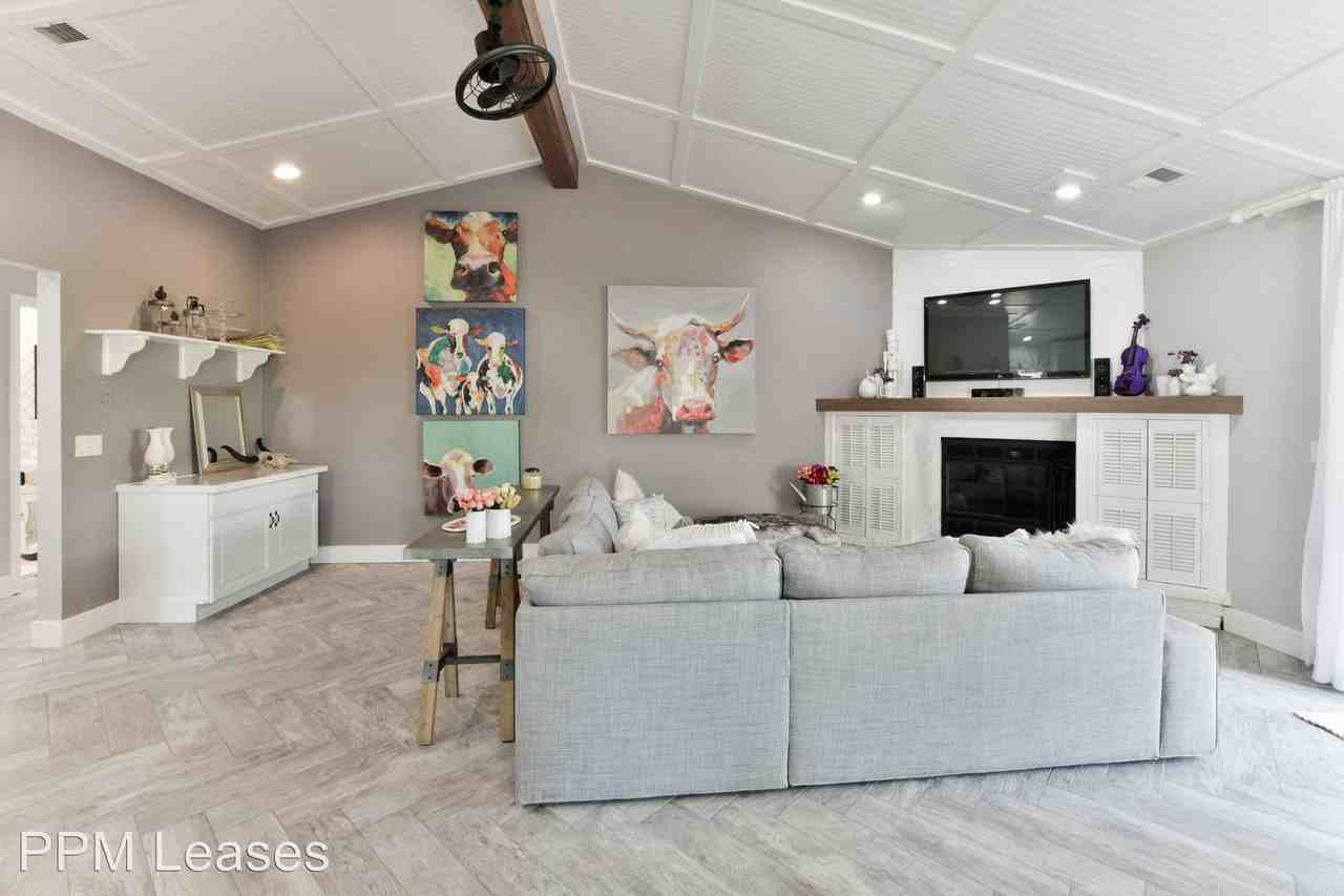 1469 Pointe Royale Dr - Photo 3 of 29