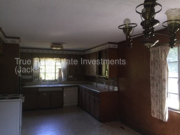 206 Maywood Cir - Photo 3 of 9