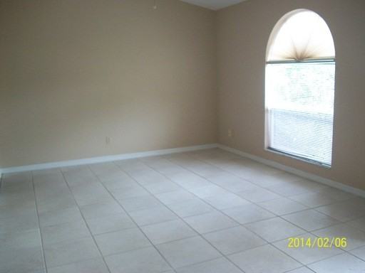 1911 Crane Creek Blvd - Photo 3 of 14