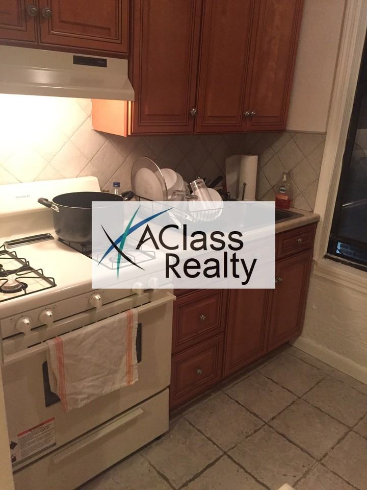 2416 41st Street - Photo 2 of 9