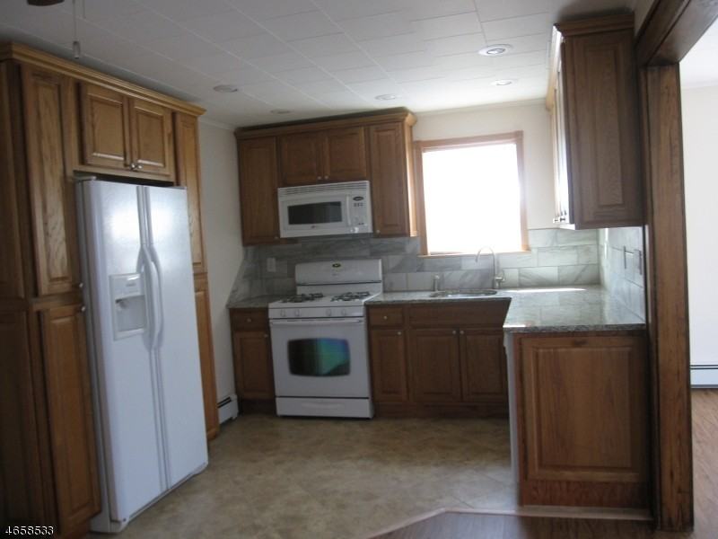 165 New St - Photo 3 of 15