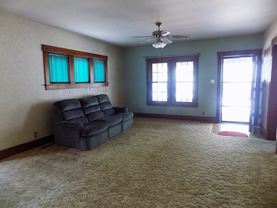 722 W 8th St - Photo 3 of 12