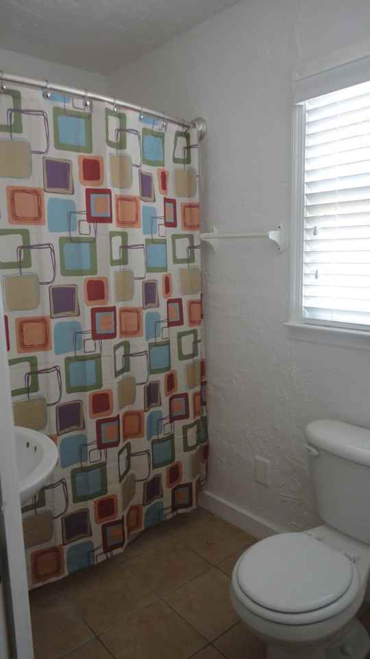 810 Magnolia St - Photo 3 of 7