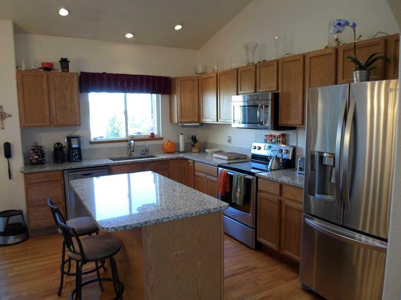 548 Saturn Dr - Photo 3 of 24