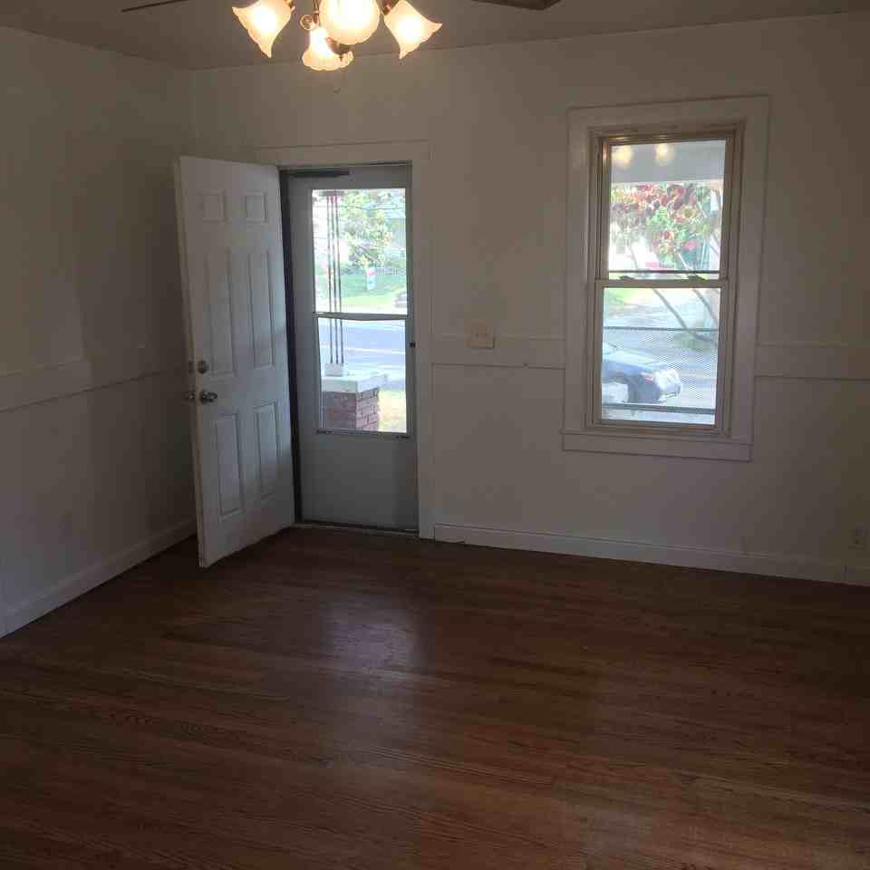 800 N Osage St - Photo 2 of 19