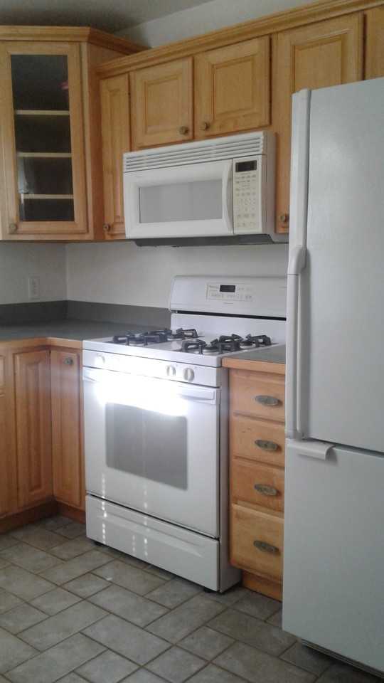 22509 Hawthorne St - Photo 3 of 14