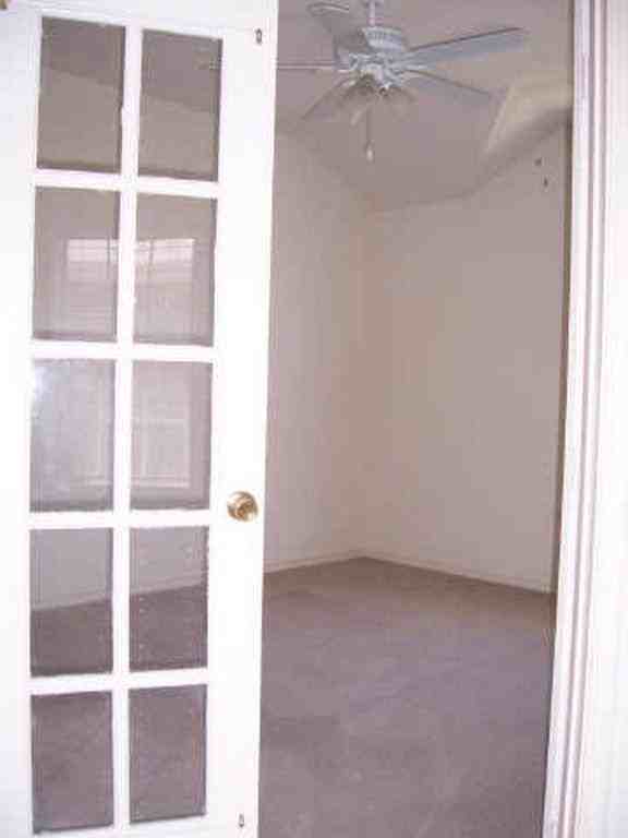 3017 Eastwood Dr - Photo 2 of 9