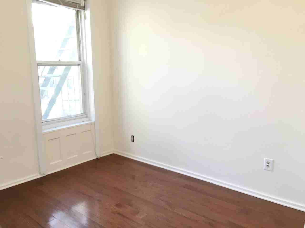 33 Kingsland Avenue - Photo 3 of 9