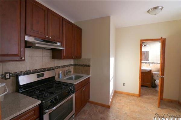 1701 Gates Ave - Photo 3 of 14