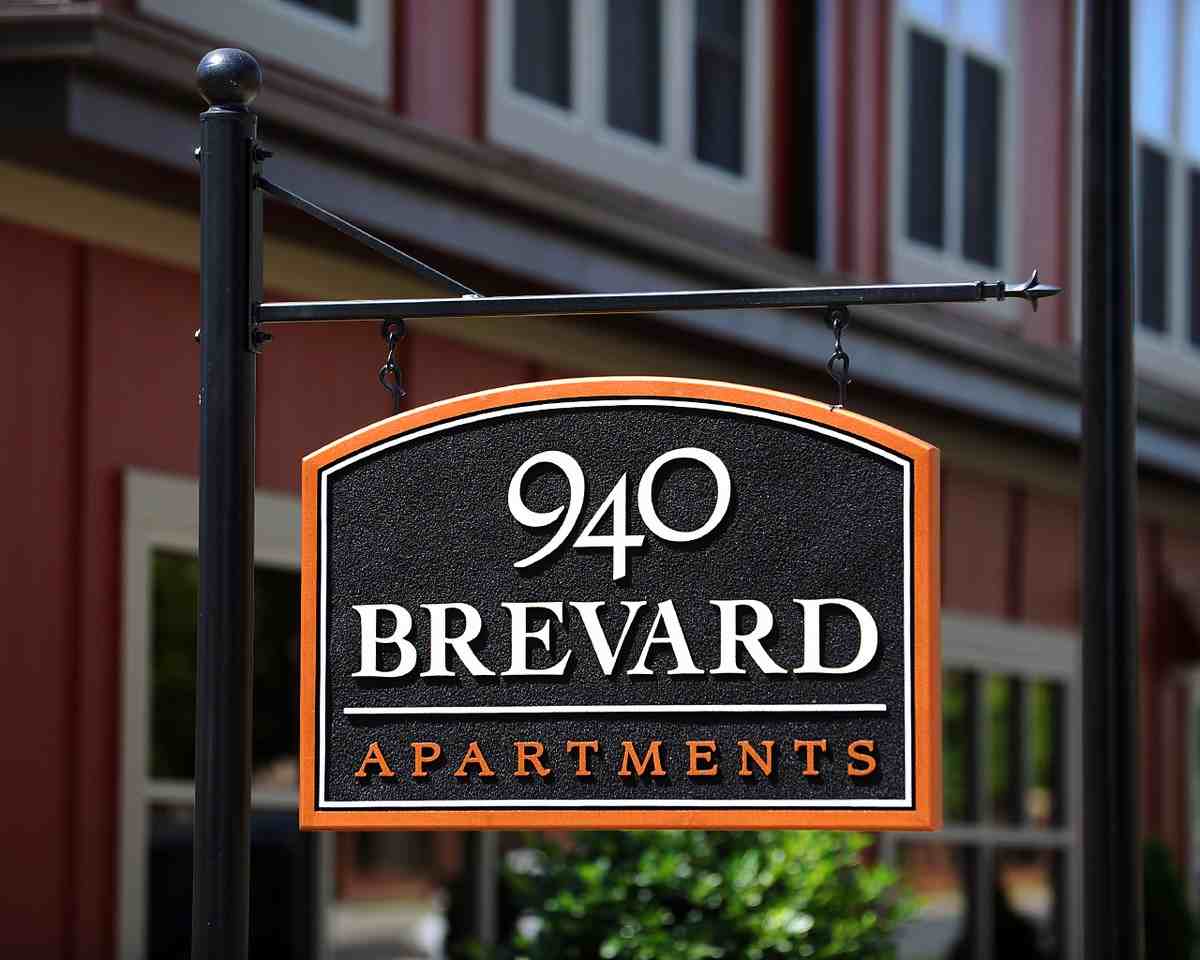 940 Brevard - Photo 3 of 9