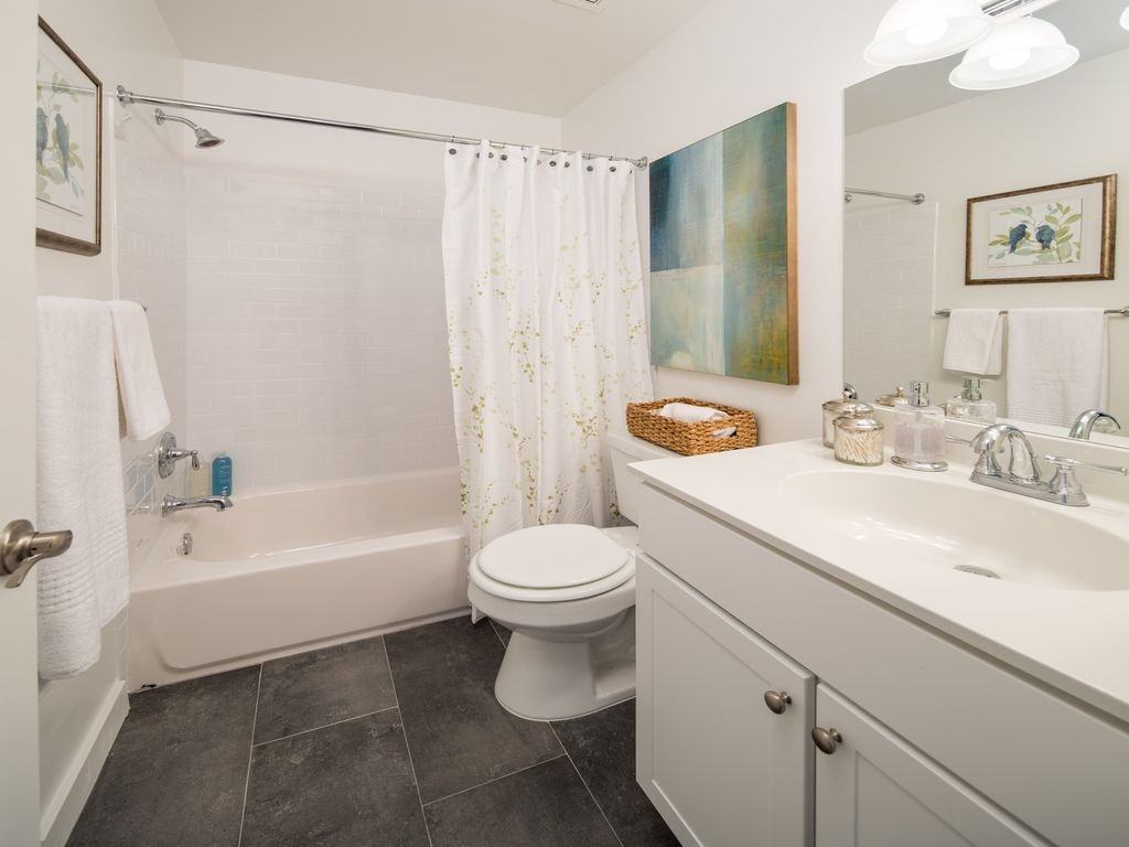 Yardley Crossing Luxury Apt and Townhomes - Photo 4 of 8