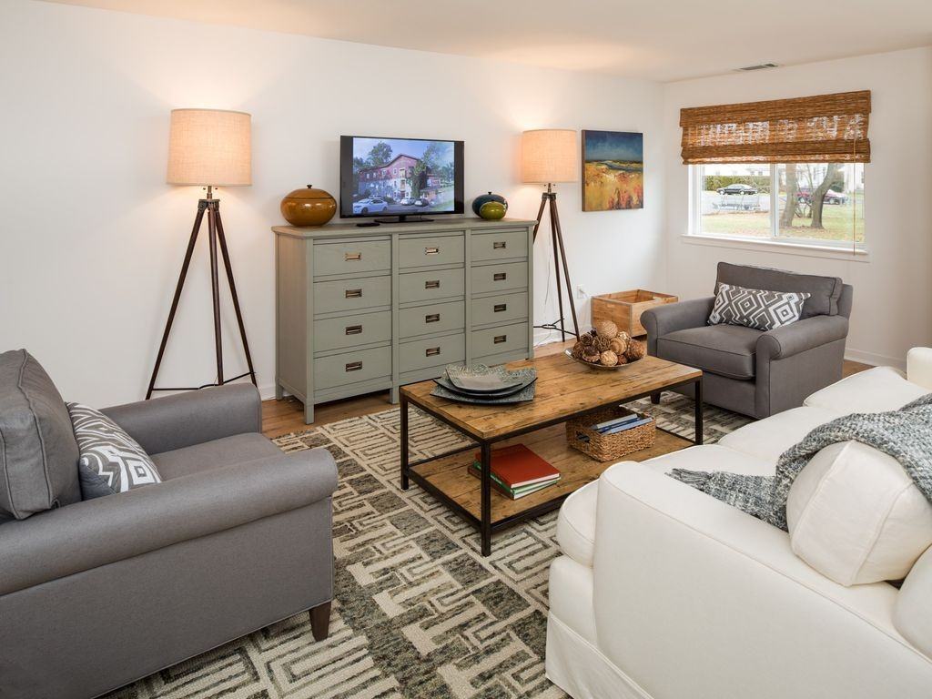 Yardley Crossing Luxury Apt and Townhomes - Photo 6 of 8