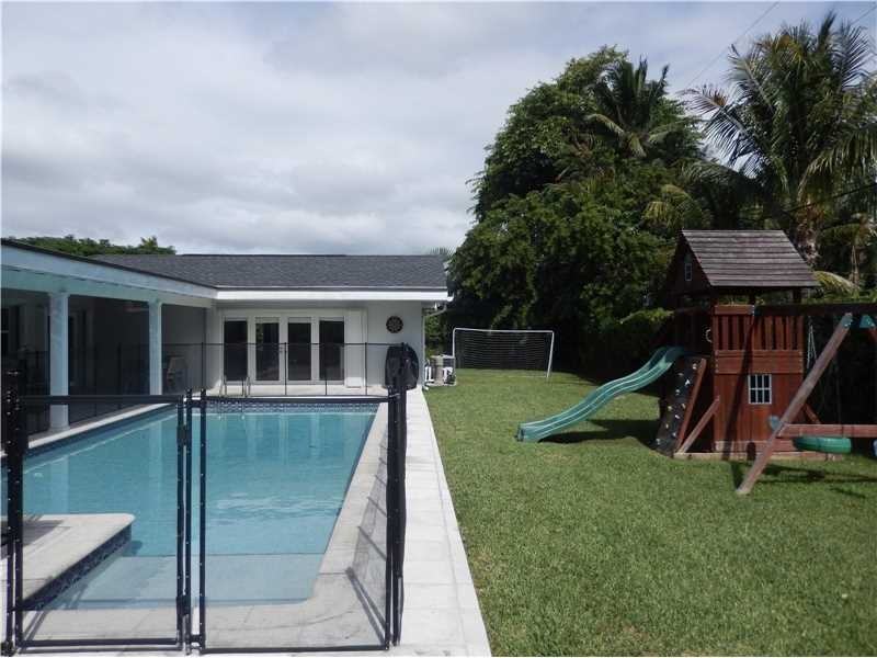 12741 SW 72nd Ave - Photo 2 of 8