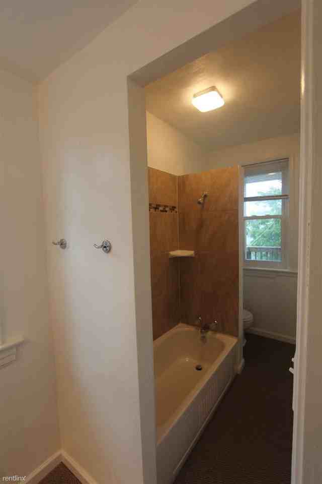 6322 Victoria Ave - Photo 3 of 5