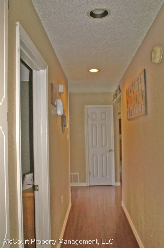 4311 Crenshaw Dr - Photo 3 of 32