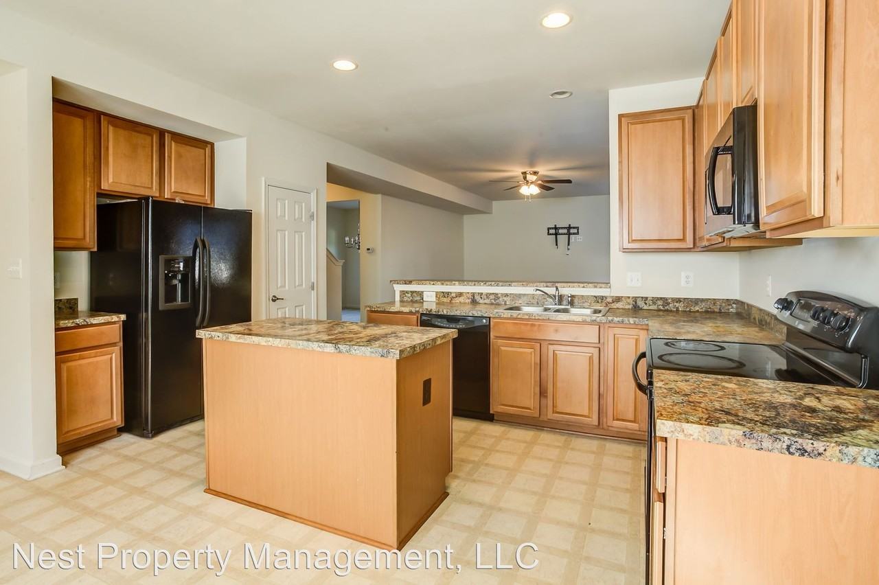 153 Larchmont Cir - Photo 2 of 26