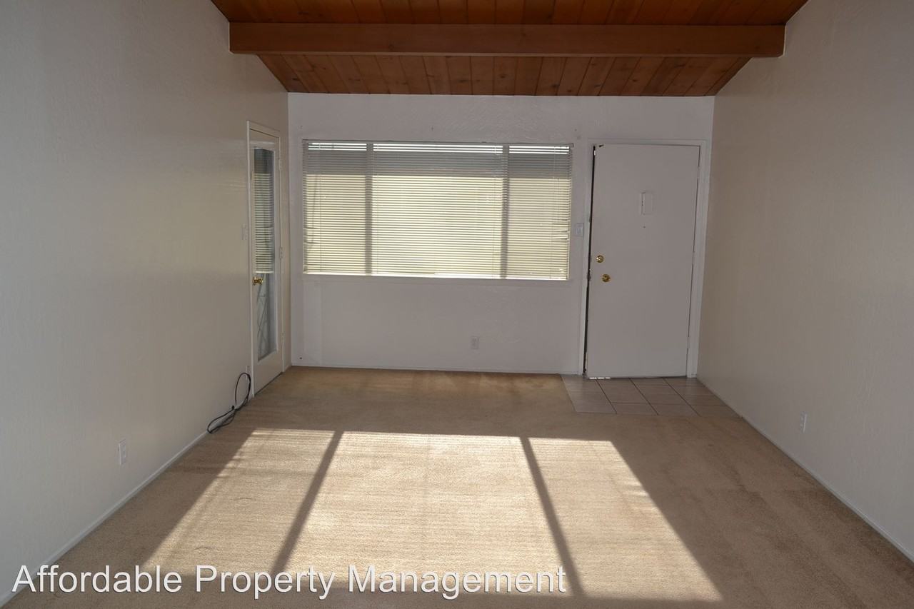 216 Flanders Ct - Photo 2 of 4