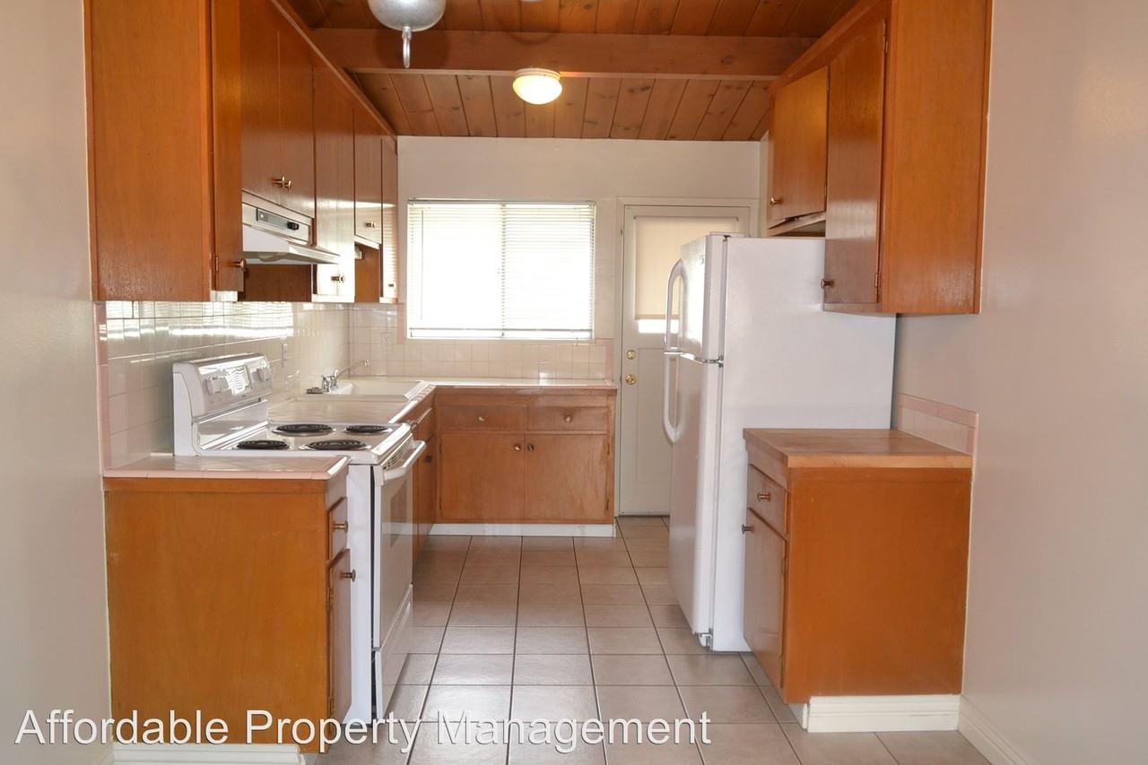 216 Flanders Ct - Photo 3 of 4