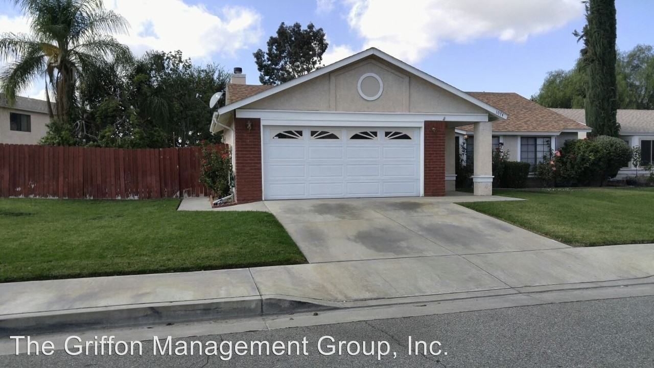 1074 Liverpool Ln - Photo 2 of 20