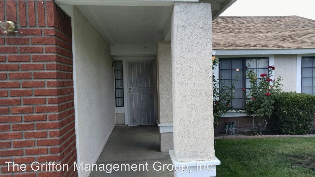 1074 Liverpool Ln - Photo 3 of 20