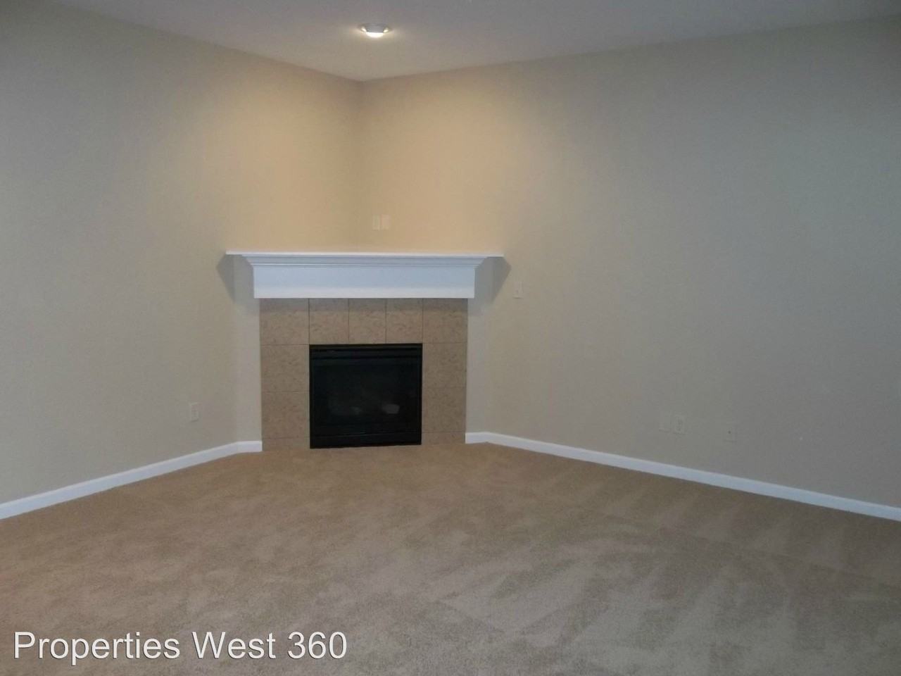 2109 NE 157th Cir - Photo 2 of 9