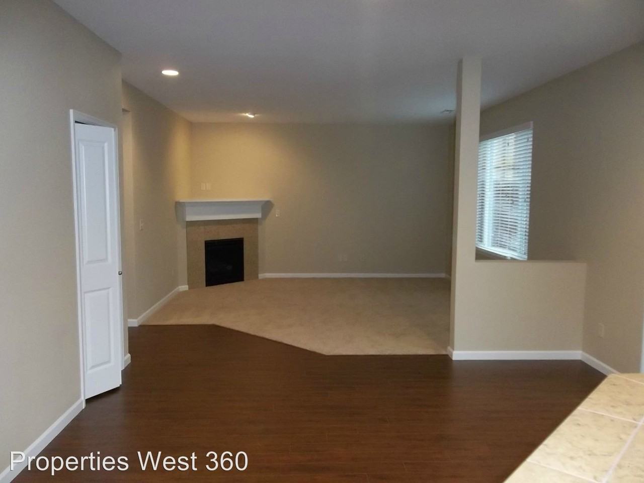 2109 NE 157th Cir - Photo 3 of 9