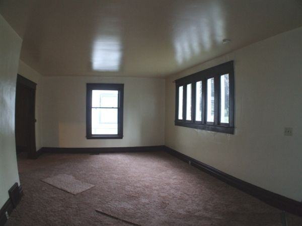 1327 Cass Ave SE - Photo 3 of 11