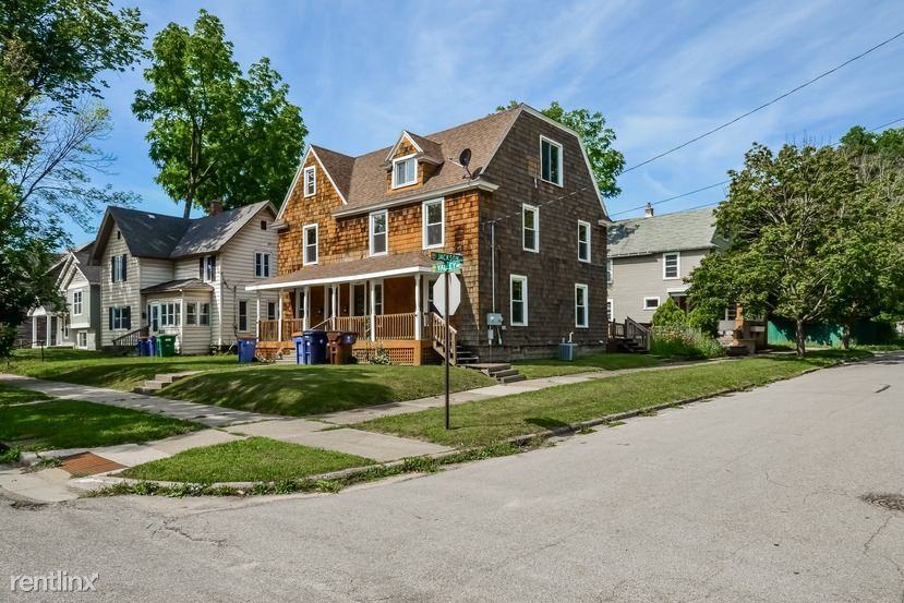 229 Valley Ave NW - Photo 3 of 49