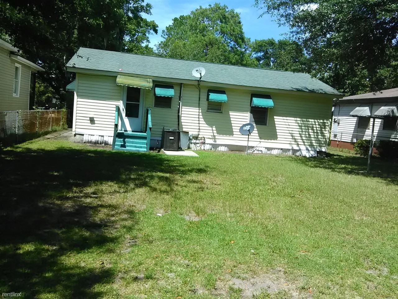 2101 Iowa St - Photo 2 of 12