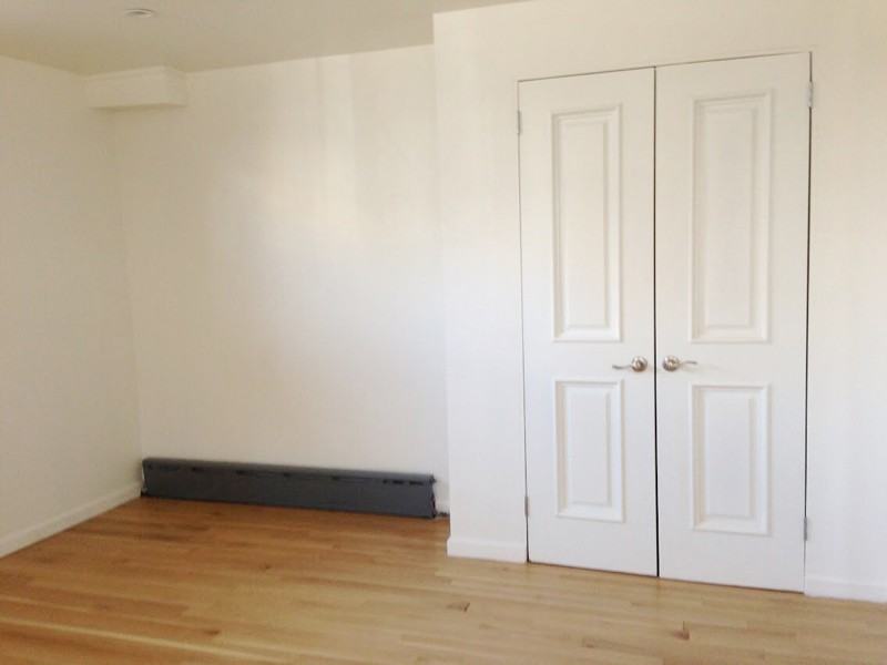 288-310 Ainslie St #1 - Photo 3 of 6