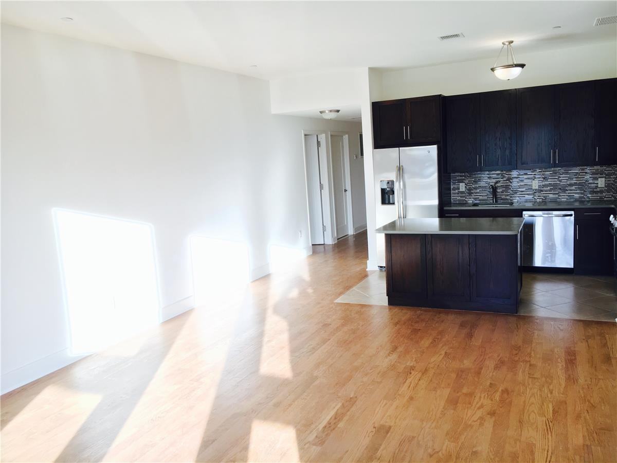 90 Bay St - Photo 3 of 21