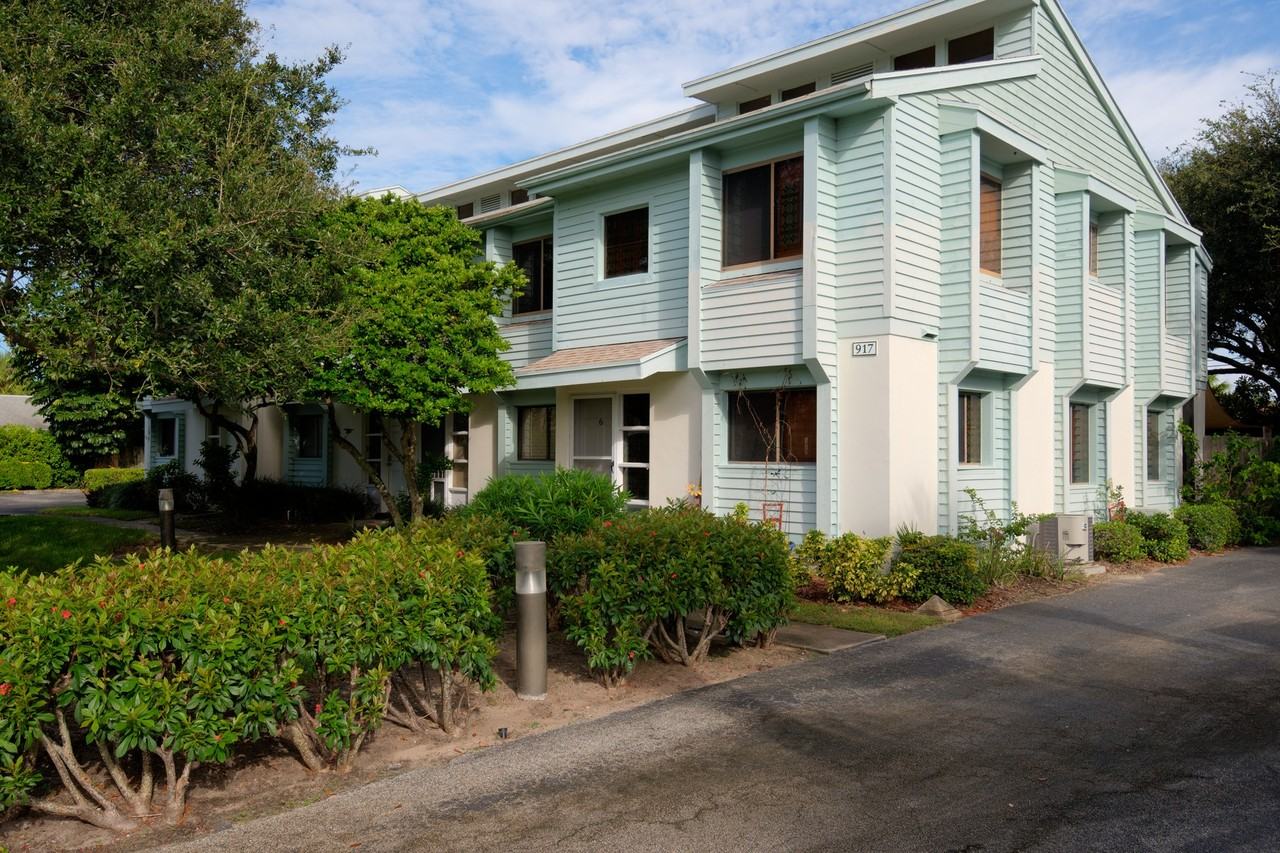 917 Coquina Ln - Photo 2 of 36