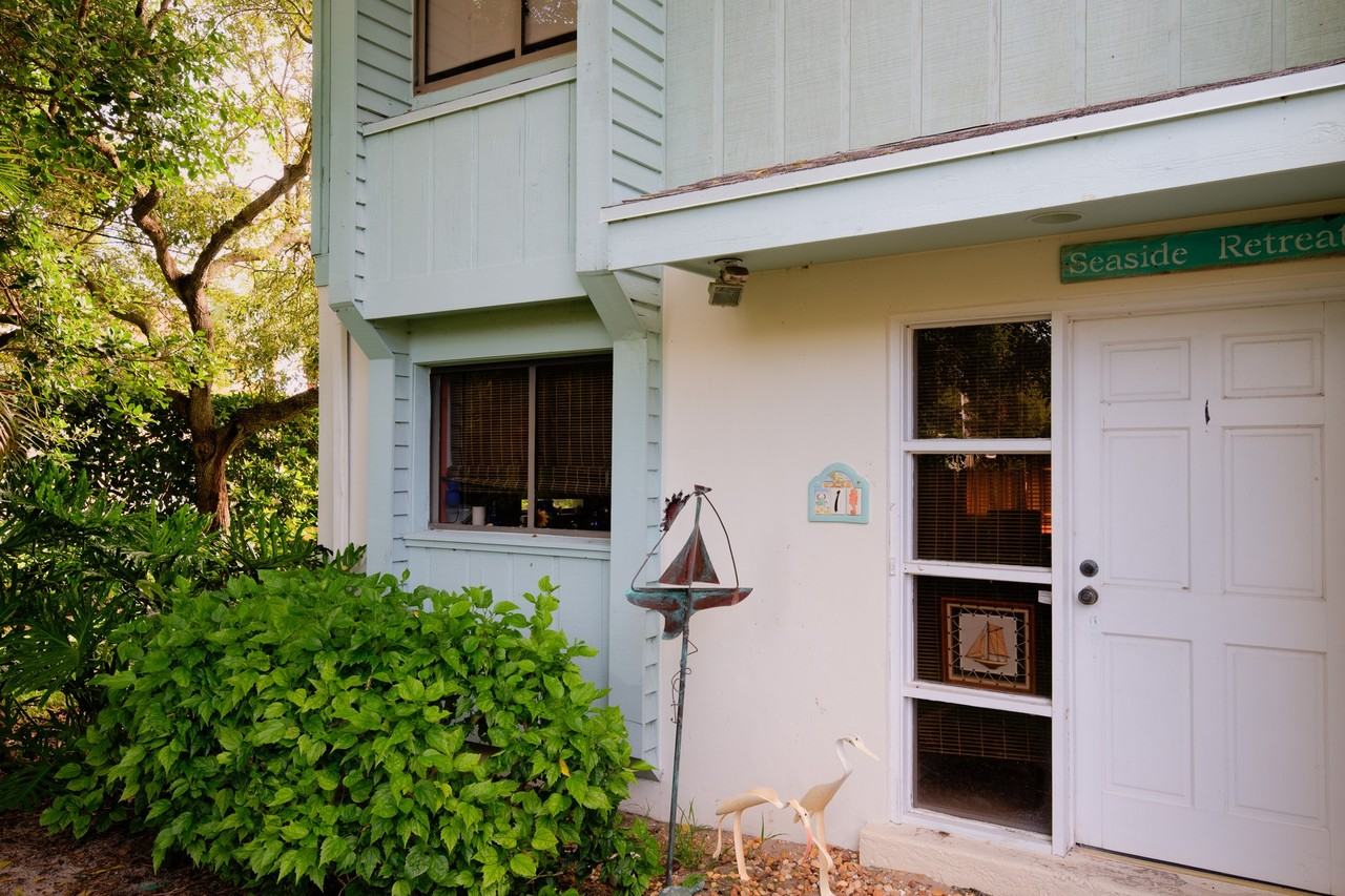 917 Coquina Ln - Photo 3 of 36