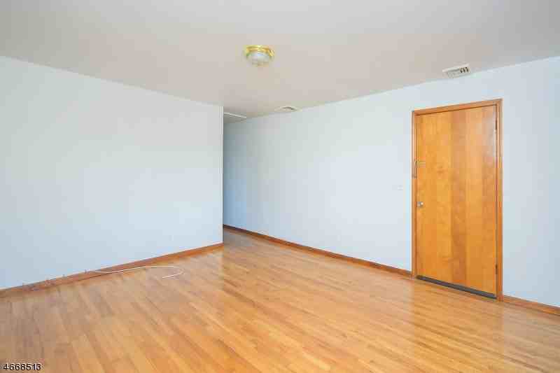 91 Newby Ave - Photo 3 of 11