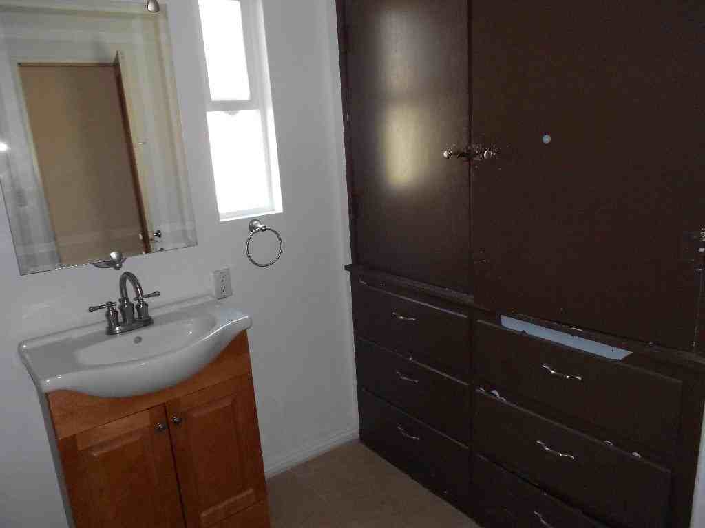 119 N E St - Photo 2 of 25