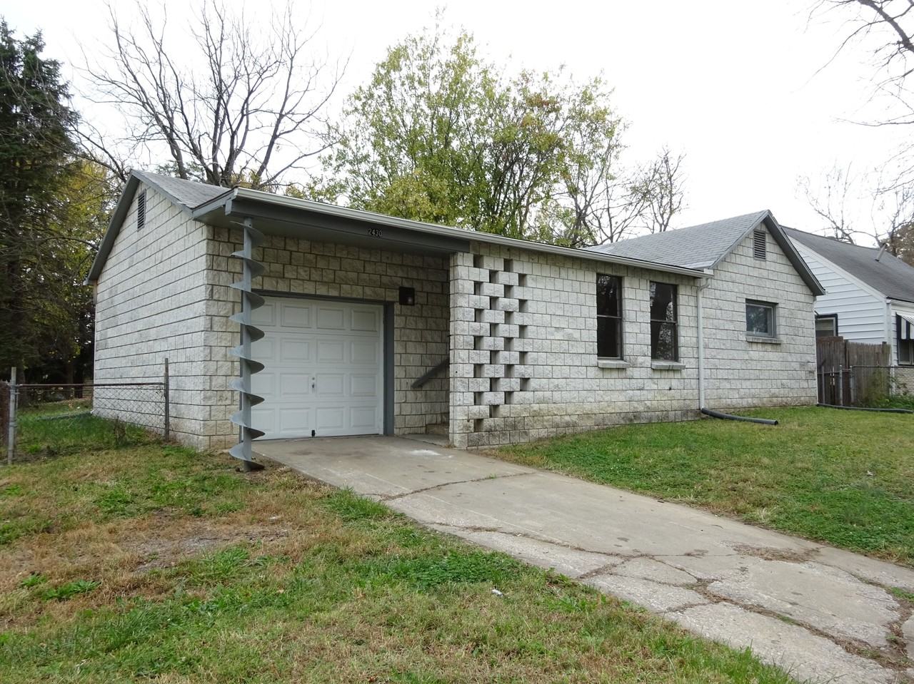 2430 Oakley Ave - Photo 2 of 19